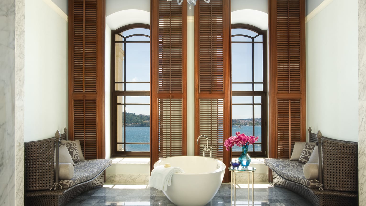 Four Seasons Hotel Istanbul at the Bosphorus - Photo 7