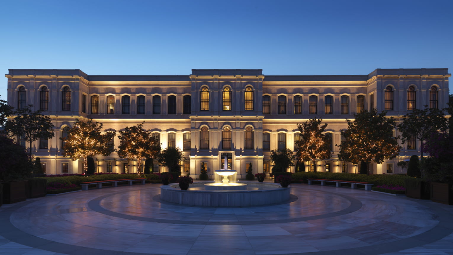 Four Seasons Hotel Istanbul at the Bosphorus - Photo 1