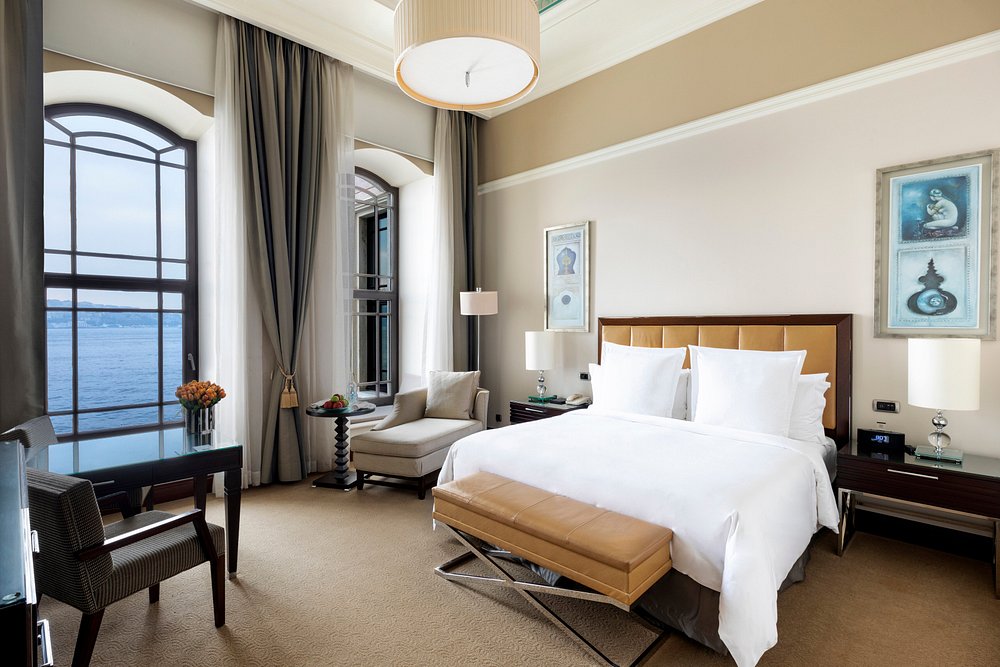 Four Seasons Hotel Istanbul at the Bosphorus - Photo 33