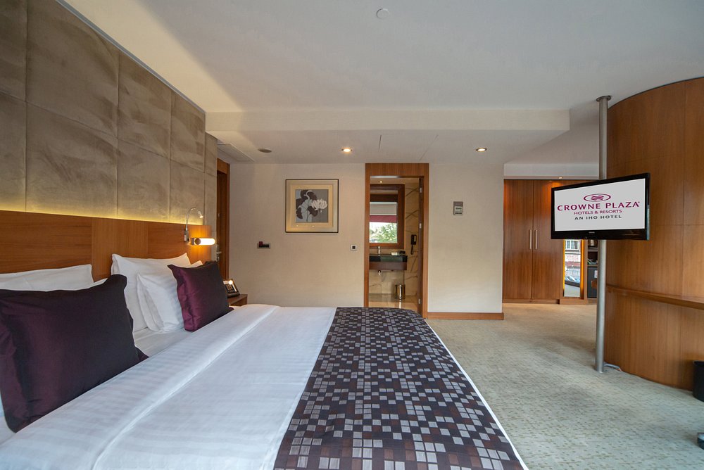 Crown Plaza Hotel Istanbul Harbiye - Photo 4