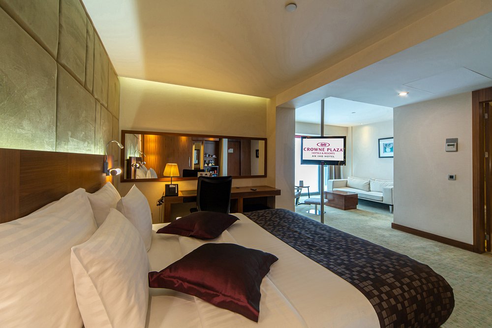 Crown Plaza Hotel Istanbul Harbiye - Photo 9